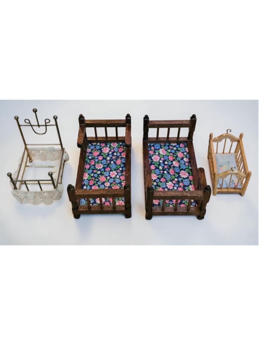 Vintage Dollhouse Furniture Lot 7 Pc Wood Metal Beds Crib Chairs Table Miniature - Picture 2 of 4